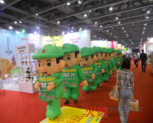 火爆團(tuán)隊(duì)用微笑迎接展會(huì)