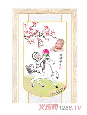 三春暉昂首闊步